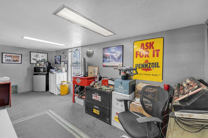 More Photos Of 68361 Kieley Rd, Cathedral City Service For Sale