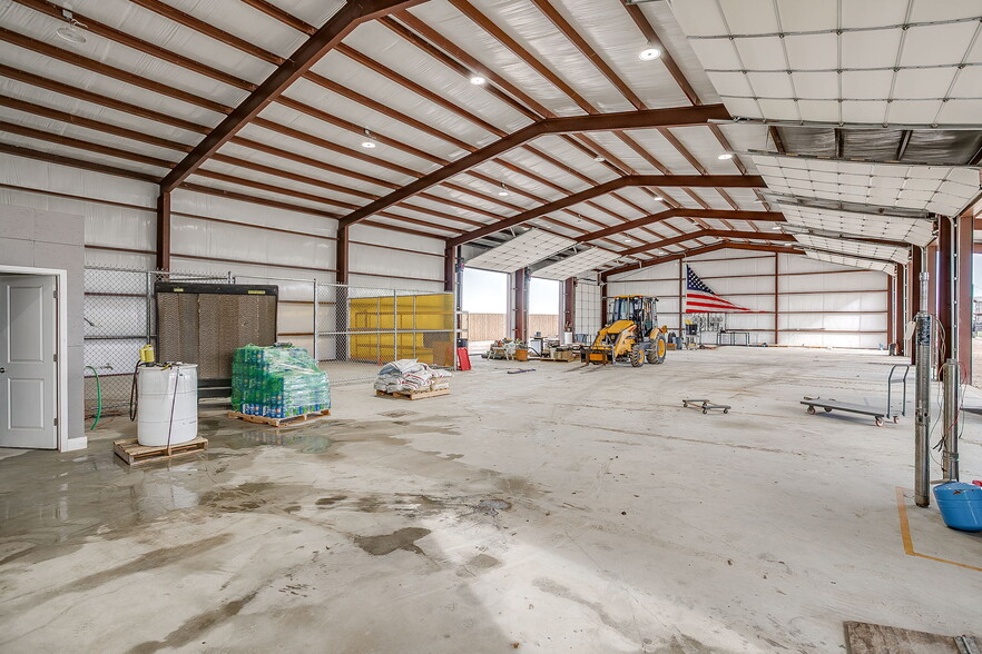 More Photos Of 1650 Staree Ln, Saginaw Flex For Lease