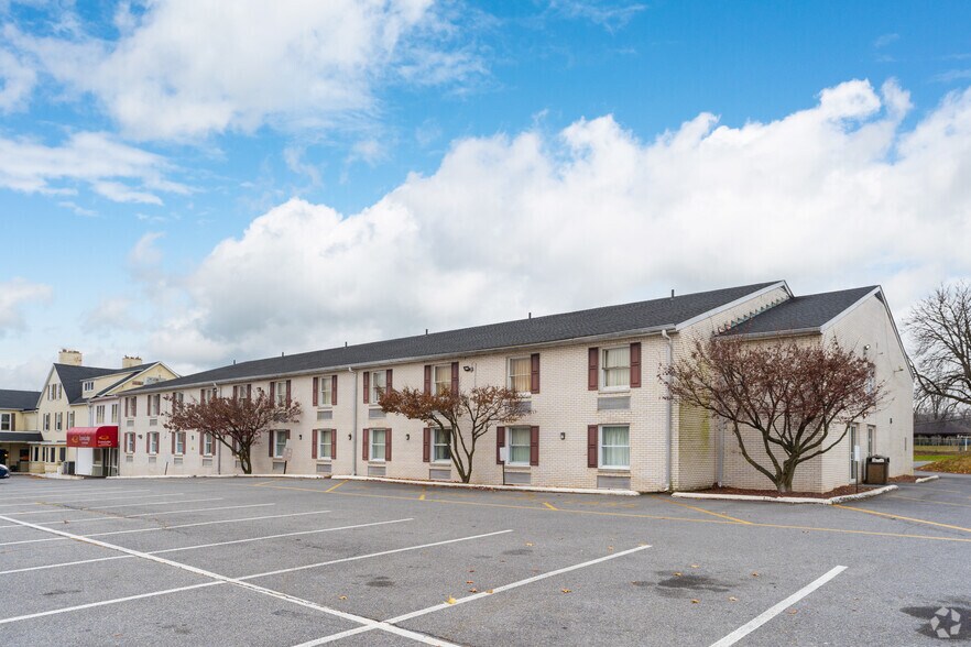 More Photos Of 2017 Bernville Rd, Reading Hotel For Sale