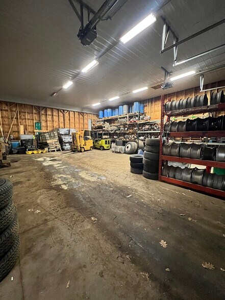 More Photos Of 55 Hall Rd, Londonderry Auto Repair For Sale