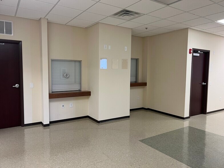 More Photos Of 2350 Bentridge Ln, Fayetteville Office For Lease