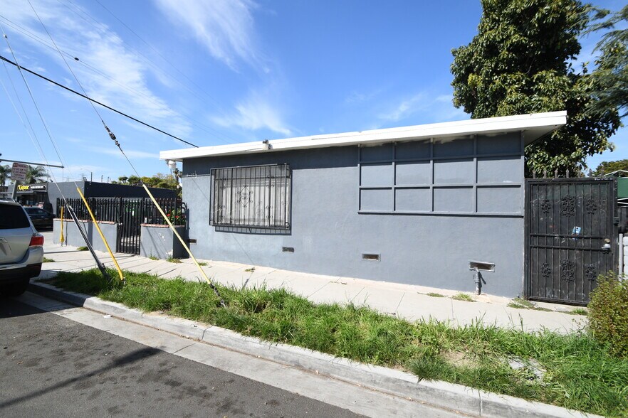 More Photos Of 19 E 69th St, Long Beach Multifamily For Sale