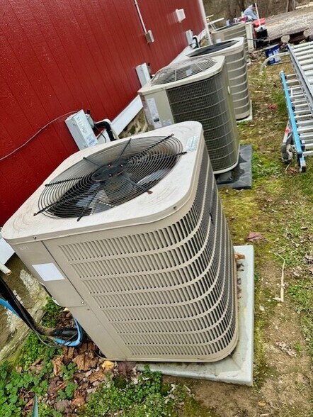 More Photos Of 19 N Bridge St, Round Hill Apartments For Sale