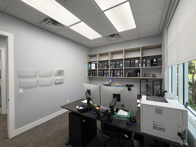 More Photos Of 1391 Sawgrass Corporate Pky, Sunrise Office For Sale