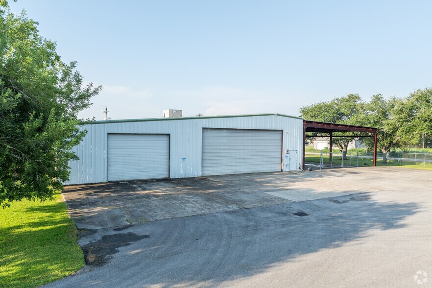 More Photos Of 4725 Lawndale St, La Marque Light Manufacturing For Sale