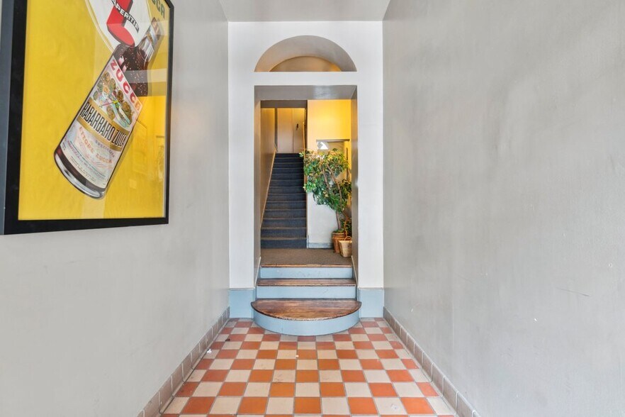 More Photos Of 519-521 N Charles St, Baltimore Office For Sale