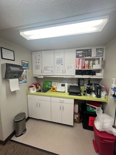 More Photos Of 376 Rogers Ave, Macon-Bibb Medical For Sale