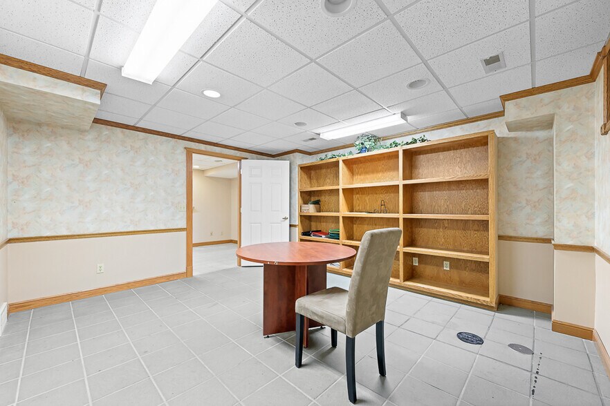 More Photos Of 8050 Corporate Cir, North Royalton Office For Lease
