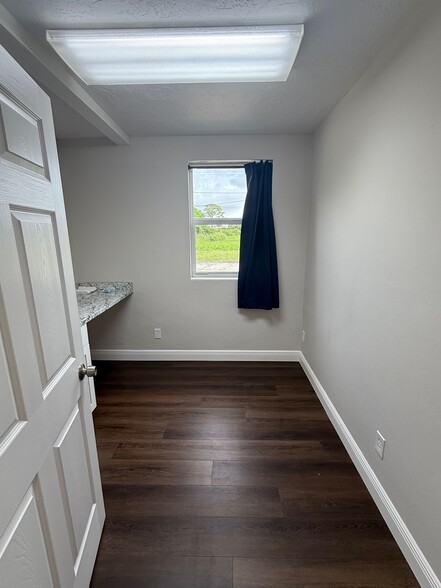 More Photos Of 1320 SE Palm Beach Rd, Stuart Medical For Sale