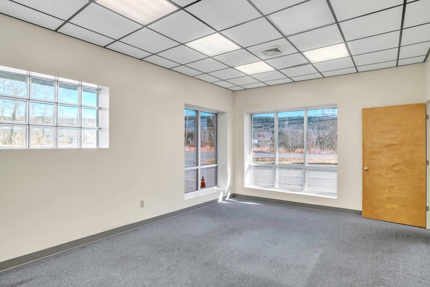 More Photos Of 253 Greenfield Rd, South Deerfield Auto Dealership For Sale