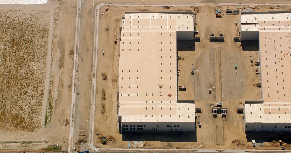 More Photos Of 3550 Conant St, Long Beach Unknown For Lease
