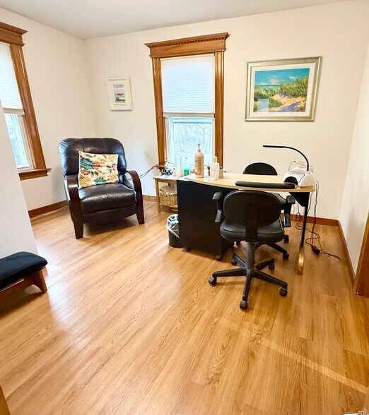 More Photos Of 449 Naubuc Ave, Glastonbury Freestanding For Sale