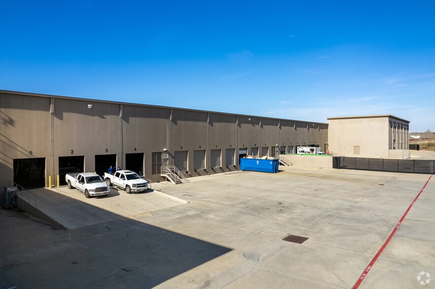 More Photos Of 201 Marina Vista Dr, Lewisville Warehouse For Lease