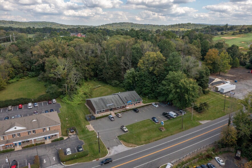 More Photos Of 2002 Rt-31, Clinton Township Unknown For Lease