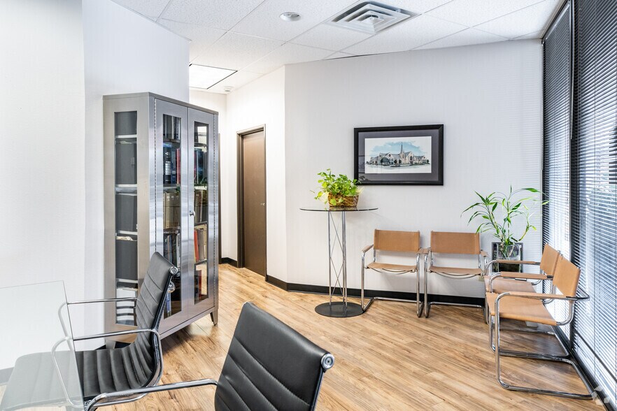 More Photos Of 4201 Bee Caves Rd, Austin Medical For Lease