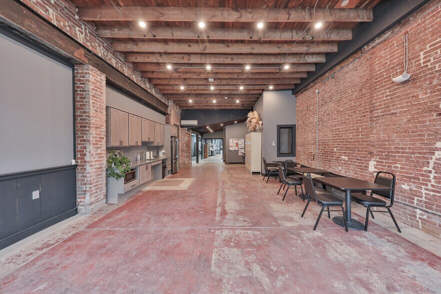 More Photos Of 913-925 Northampton St, Easton Storefront For Sale