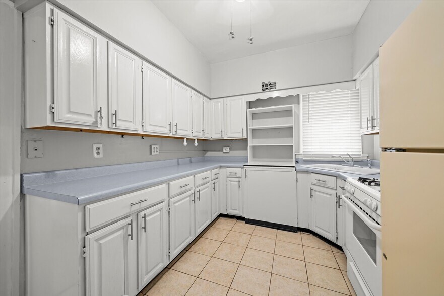 More Photos Of 6058 S Massasoit Ave, Chicago Apartments For Sale