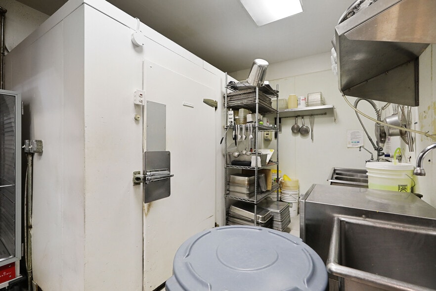 More Photos Of 34 W Merchant St, Audubon Restaurant For Sale