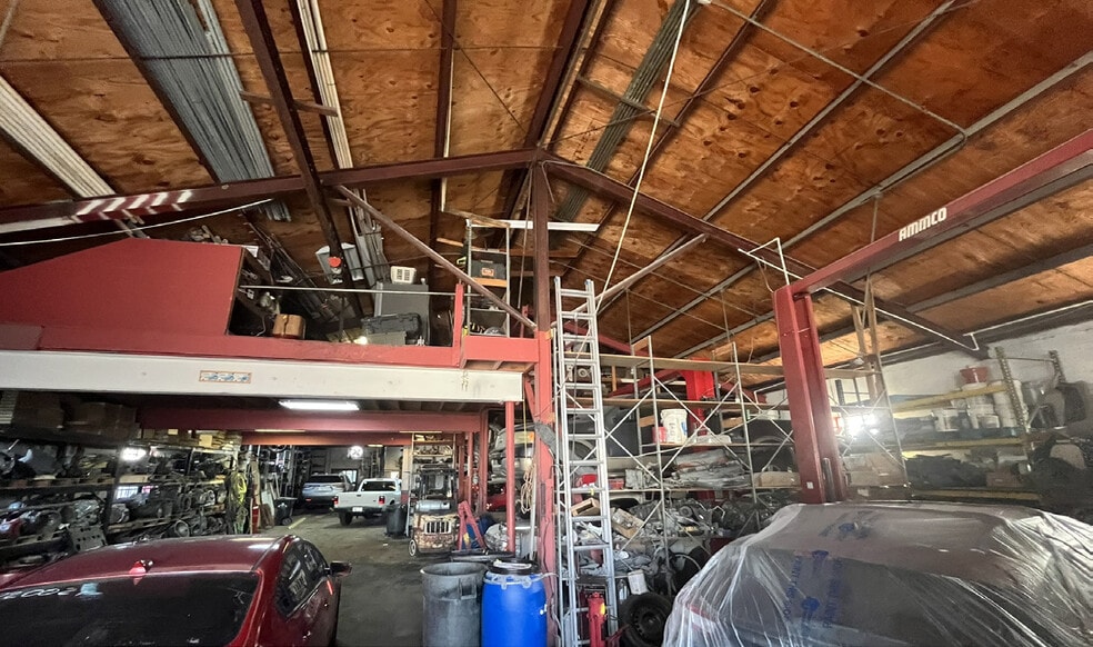 More Photos Of 1340 W Central Blvd, Orlando Manufacturing For Sale