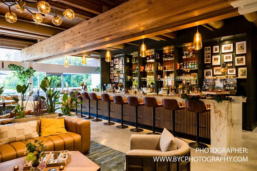 More Photos Of 4444 W Lakeside Dr, Burbank Office For Lease