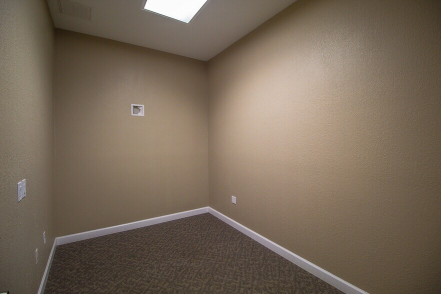 More Photos Of 970 Kings Hwy, Port Charlotte Office For Lease