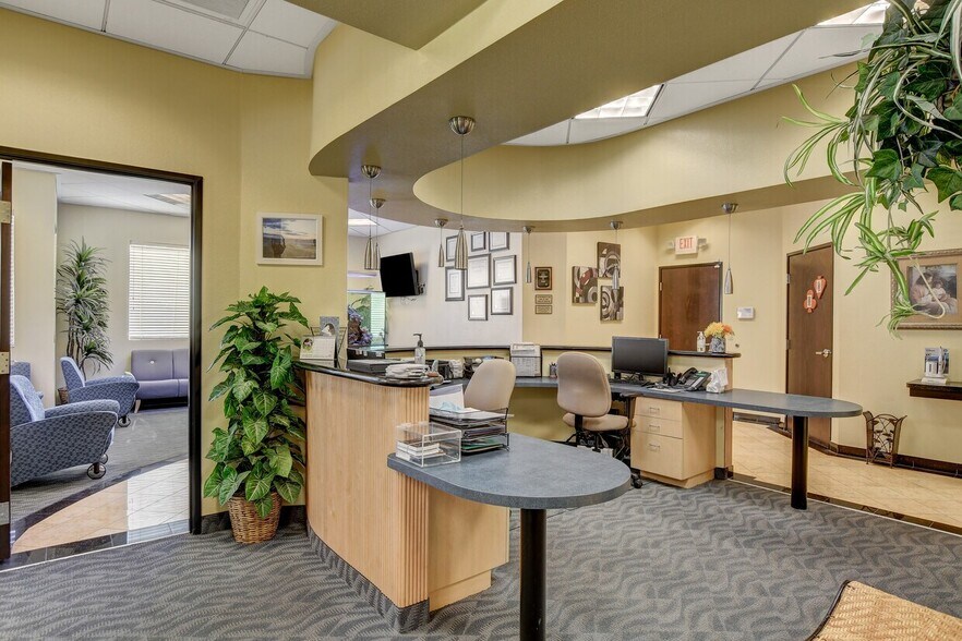 More Photos Of 8867 W Flamingo Rd, Las Vegas Office For Sale