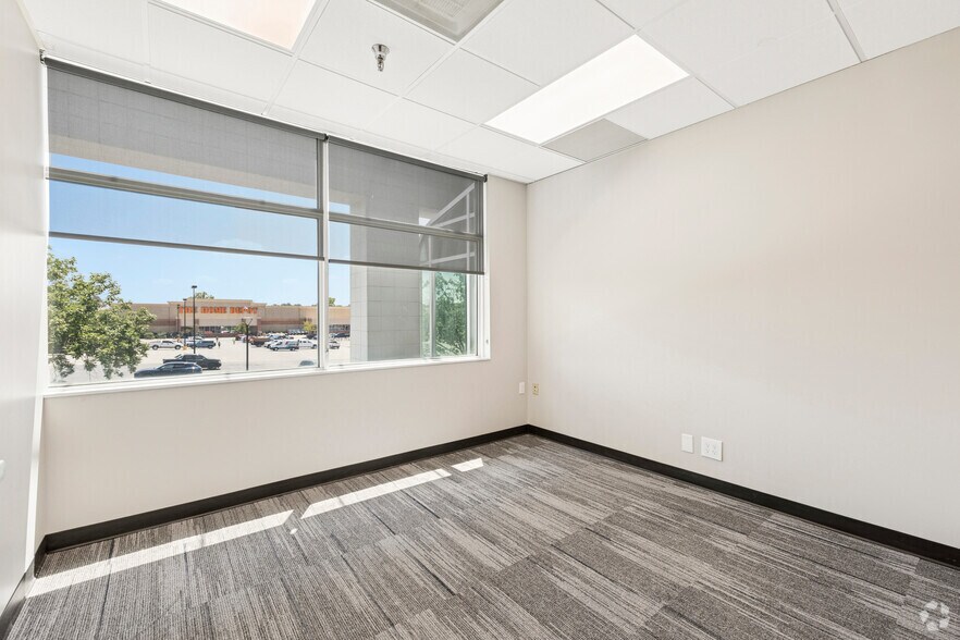 More Photos Of 7171 W 95th St, Overland Park Unknown For Lease