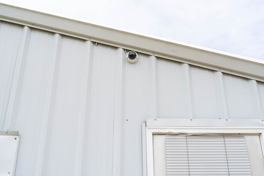 More Photos Of 1067 N Mission Rd, Mount Pleasant Self Storage For Sale