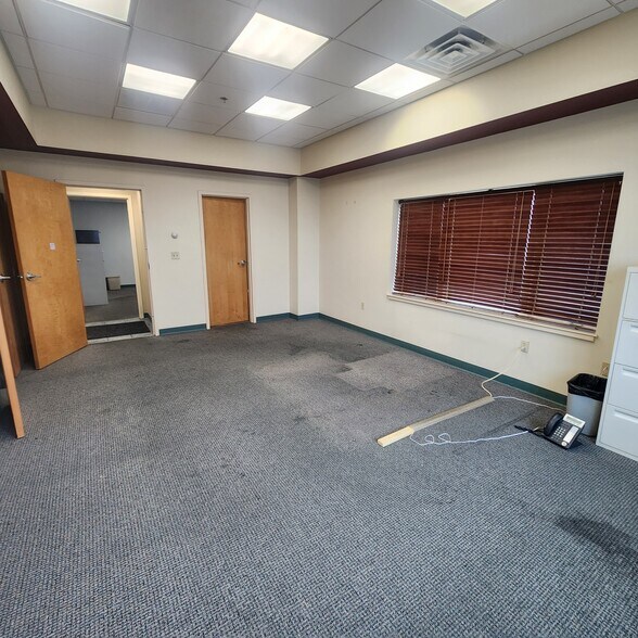 More Photos Of 47 Slade St, Fall River Showroom For Lease