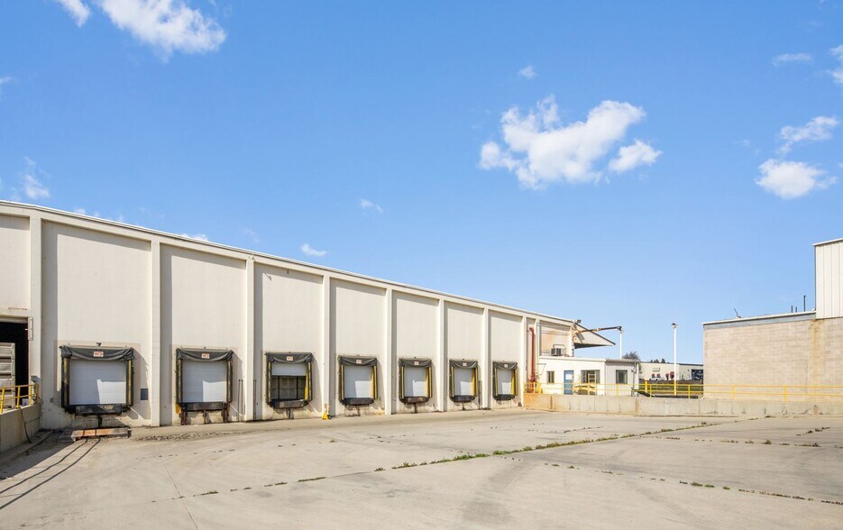 More Photos Of 6001 Snow Rd, Bakersfield Industrial For Sale