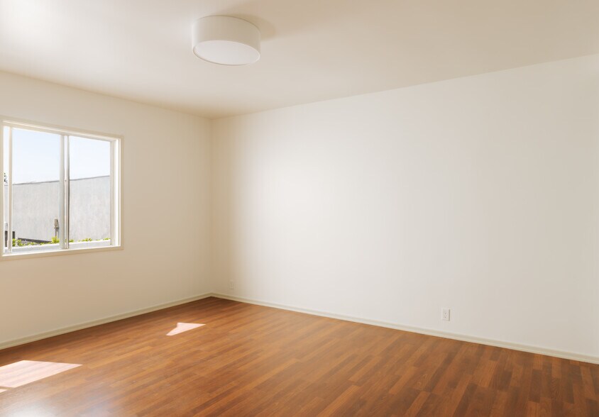 More Photos Of 2218 Pico Blvd, Santa Monica General Retail For Sale