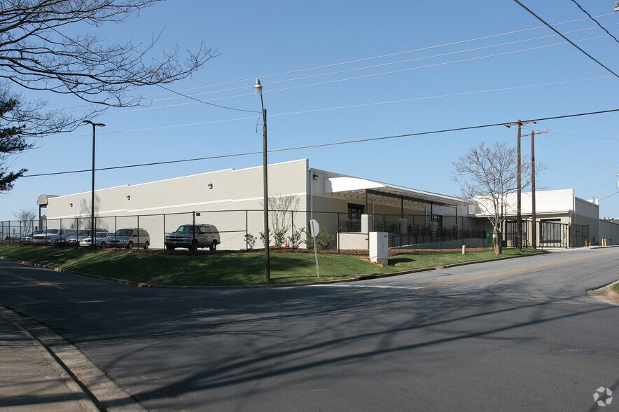 More Photos Of 2825 Reynolda Rd, Winston-Salem Health Club For Sale