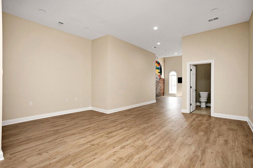 More Photos Of 103 W Main St, Lebanon Office Residential For Lease