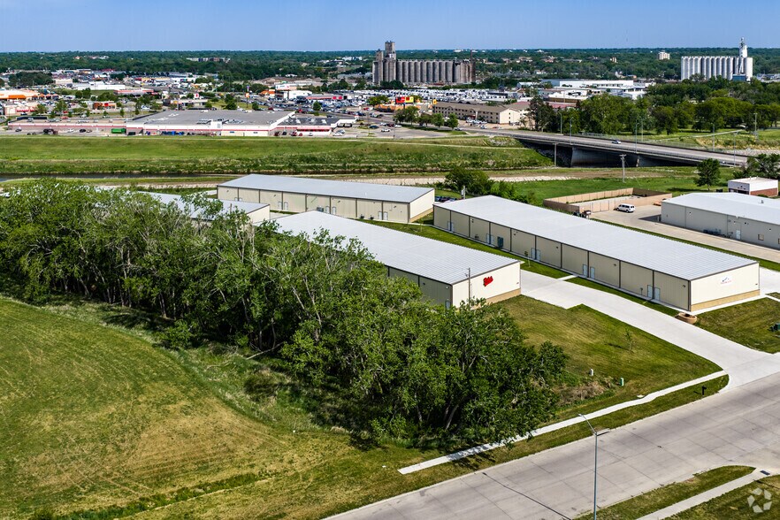 More Photos Of 3240 N 23rd St, Lincoln Industrial For Lease