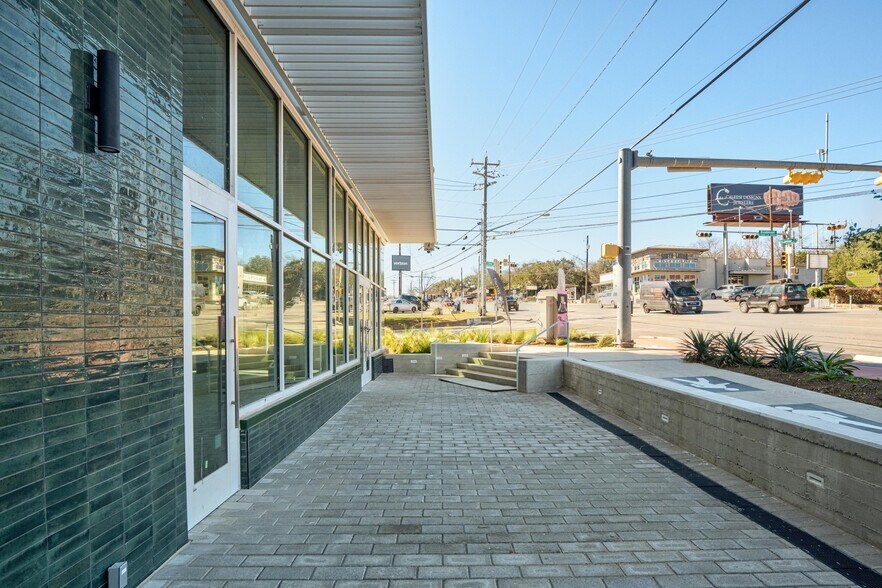 More Photos Of 2323 S Lamar Blvd, Austin Apartments For Lease