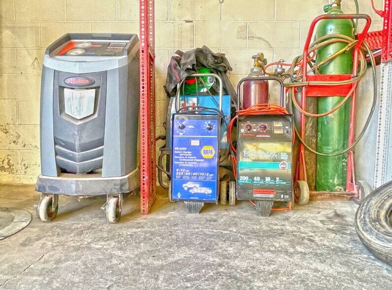 More Photos Of 1101 W Sheridan Ave, Shenandoah Auto Repair For Sale