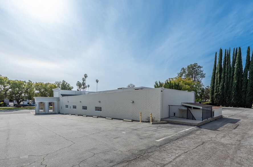 More Photos Of 2065-2095 Huntington Dr, San Marino Office For Sale