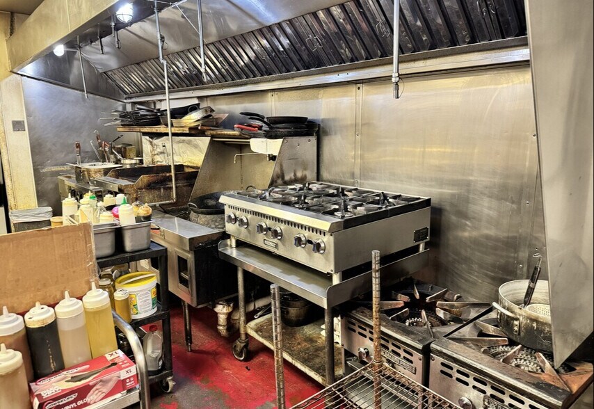 More Photos Of 4305-4313 W 13 Mile Rd, Royal Oak Restaurant For Lease