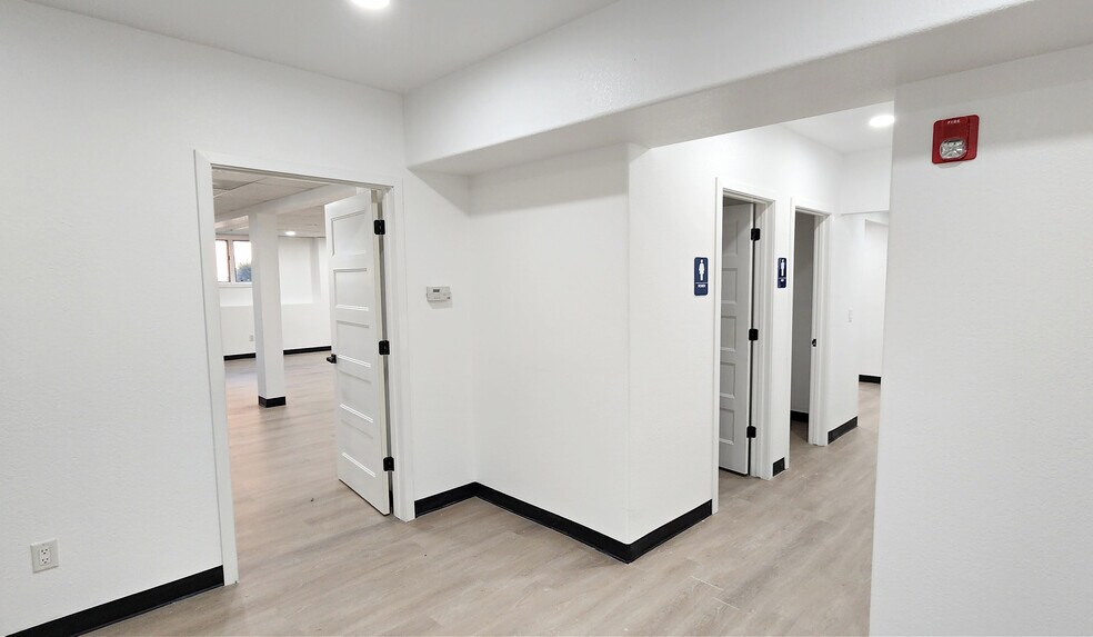 More Photos Of 42 Garden Ctr, Broomfield Office For Lease