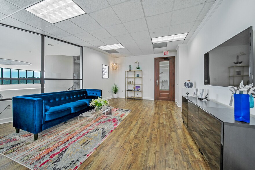 More Photos Of 19073 Interstate 45 S, Conroe General Retail For Lease