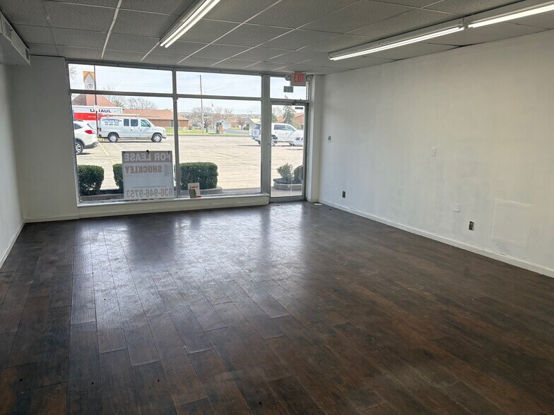 More Photos Of 427 S Church St, Saint Peters Storefront Retail Office For Lease