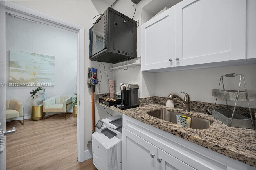 More Photos Of 1560 Lenox Ave, Miami Beach Office For Sale