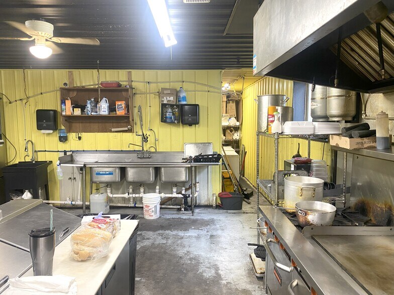 More Photos Of 219 Main St, Hale Flex For Sale