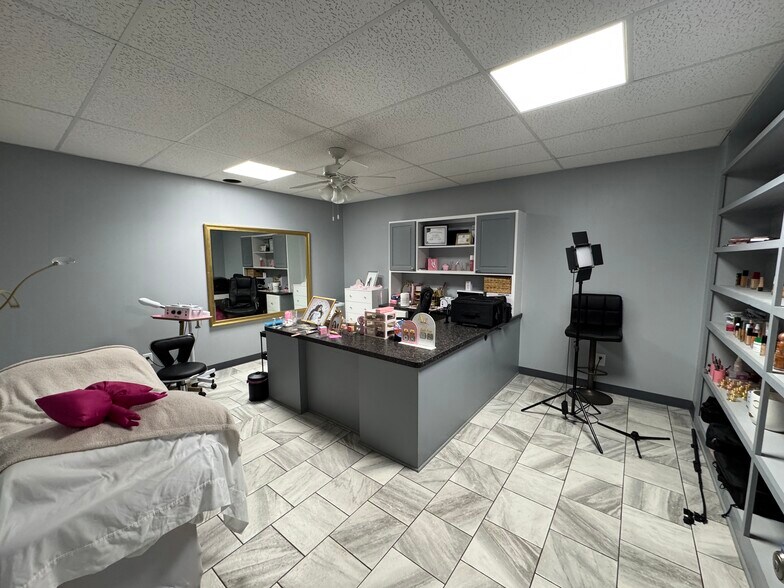 More Photos Of 706 N Perry St, Palestine General Retail For Sale