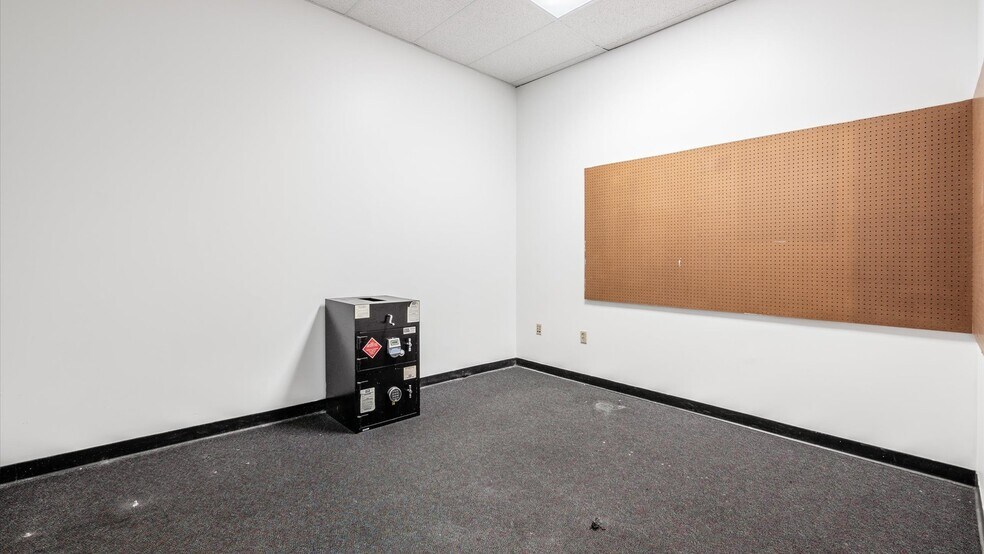 More Photos Of 61600-61690 Southgate Rd, Cambridge Unknown For Lease