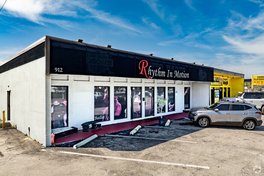 More Photos Of 910-912 Del Prado Blvd S, Cape Coral Freestanding For Sale