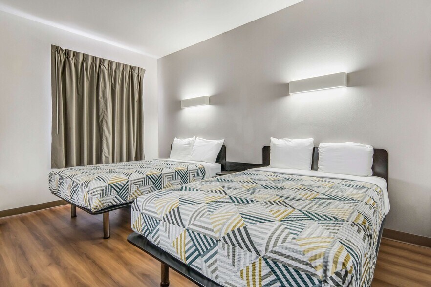 More Photos Of 1720 W Henderson St, Cleburne Hotel For Sale