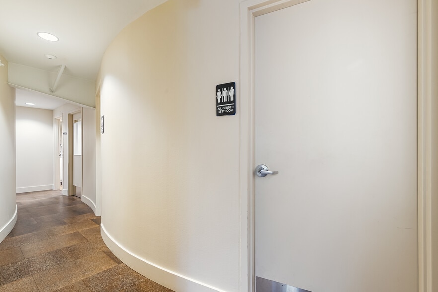 More Photos Of 905 Squalicum Way, Bellingham Flex For Sale