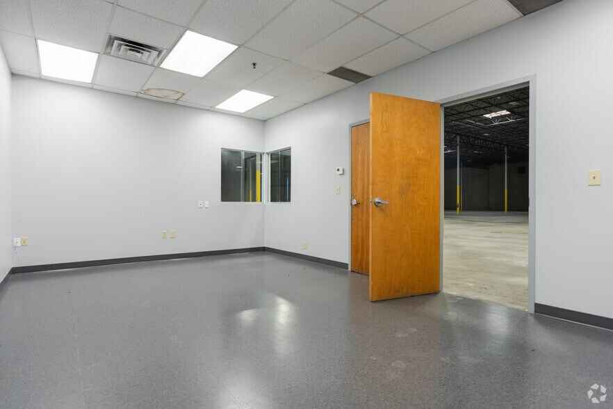 More Photos Of 3655 Atlanta Industrial Dr NW, Atlanta Warehouse For Lease