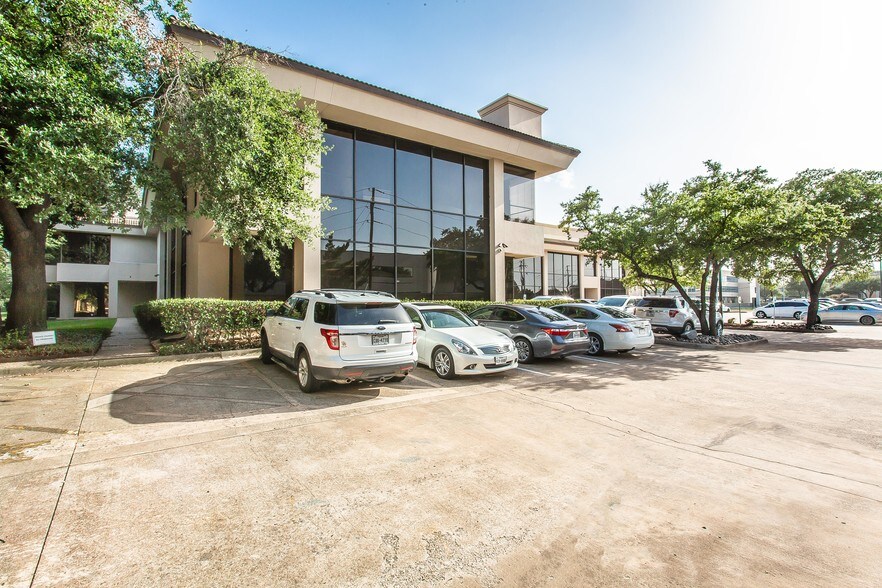 More Photos Of 17400 N Dallas Pky, Dallas Office For Lease